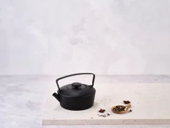 Theepot Gietijzer 0.71L Charlie Zwart
