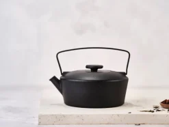 Theepot Gietijzer 0.71L Charlie Zwart